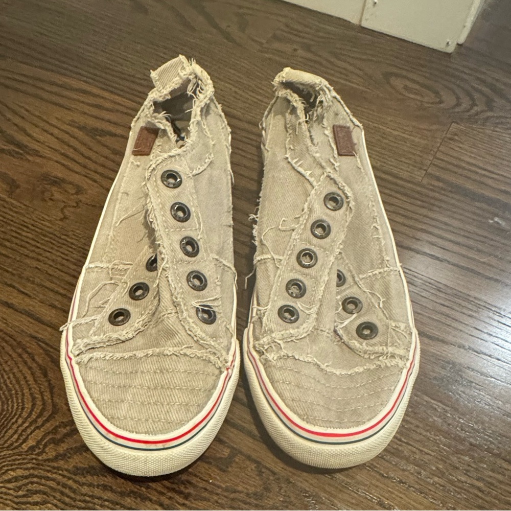 Blowfish slip on sneakers 9.5 light Olive